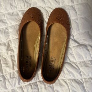 Serra Women's Tan Flats Size 9
